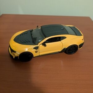 Jada 1:24 die-cast model of the 2016 yellow Chevrolet Camaro as Bumblebee